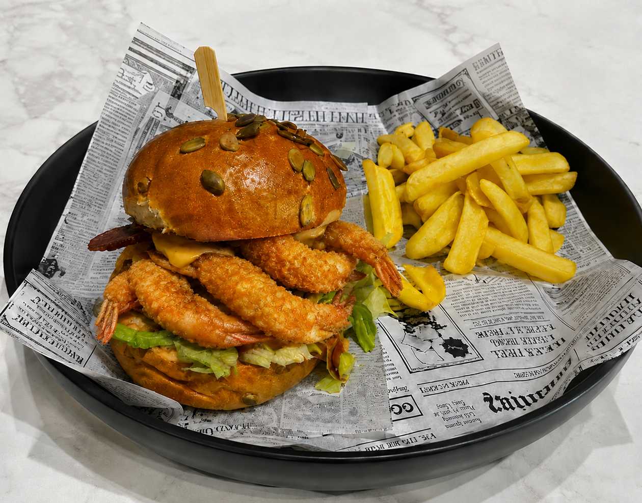MENIU BURGER CU CREVETI CROCANTI SI CEDAR + CARTOFI