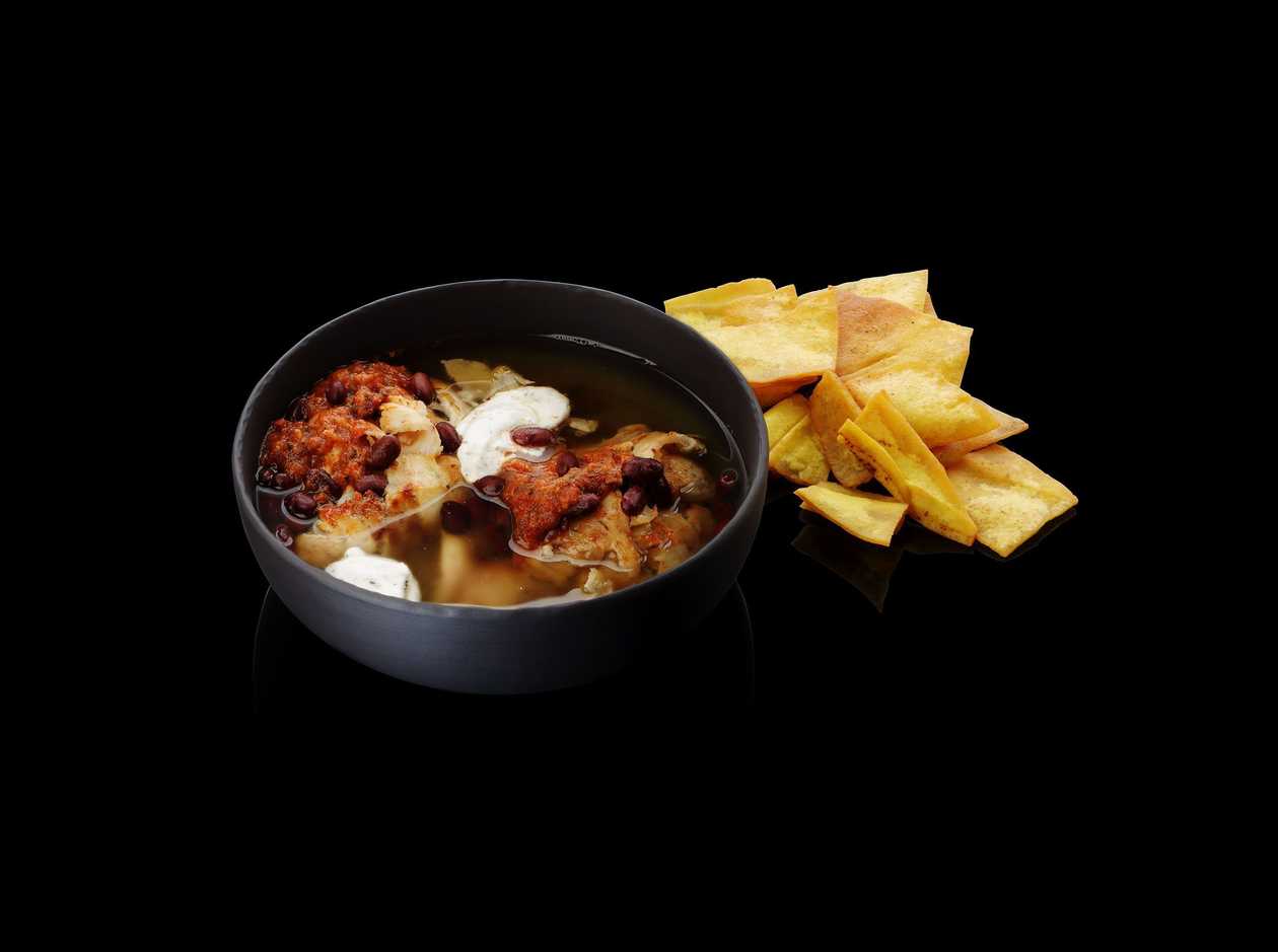 Taco soup with chips