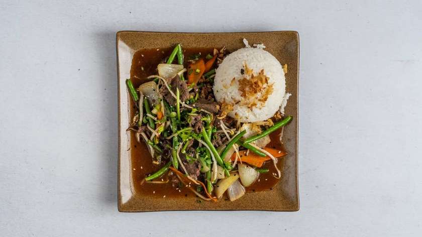 Cơm rau thịt sốt tiêu đen