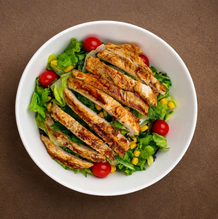 İzqara toyuq salatı