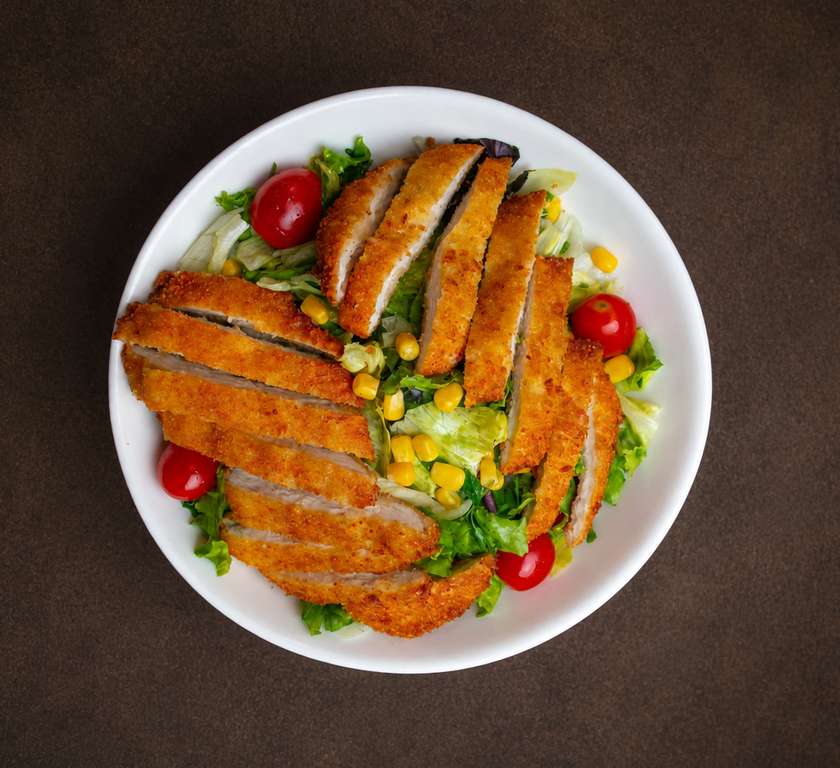 Çıtır toyuq salatı
