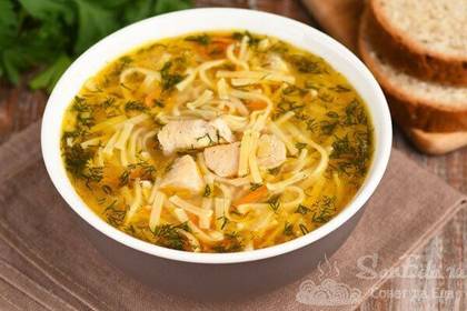 Бульйон з локшиною та куркою