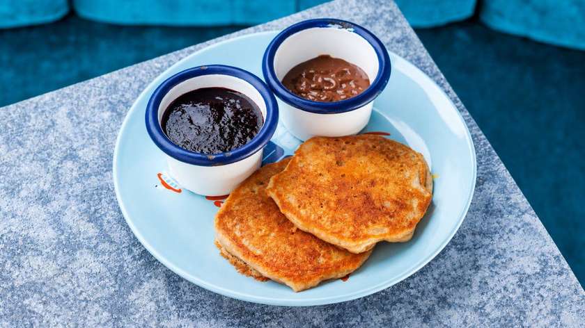 BANANA PANCAKES