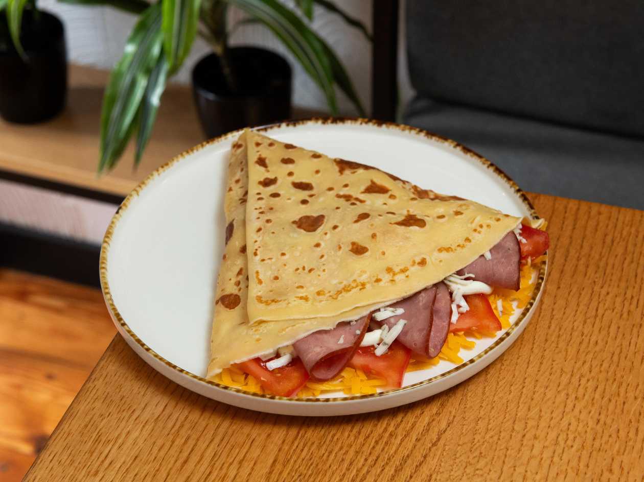 Млинець з шинкою та сиром