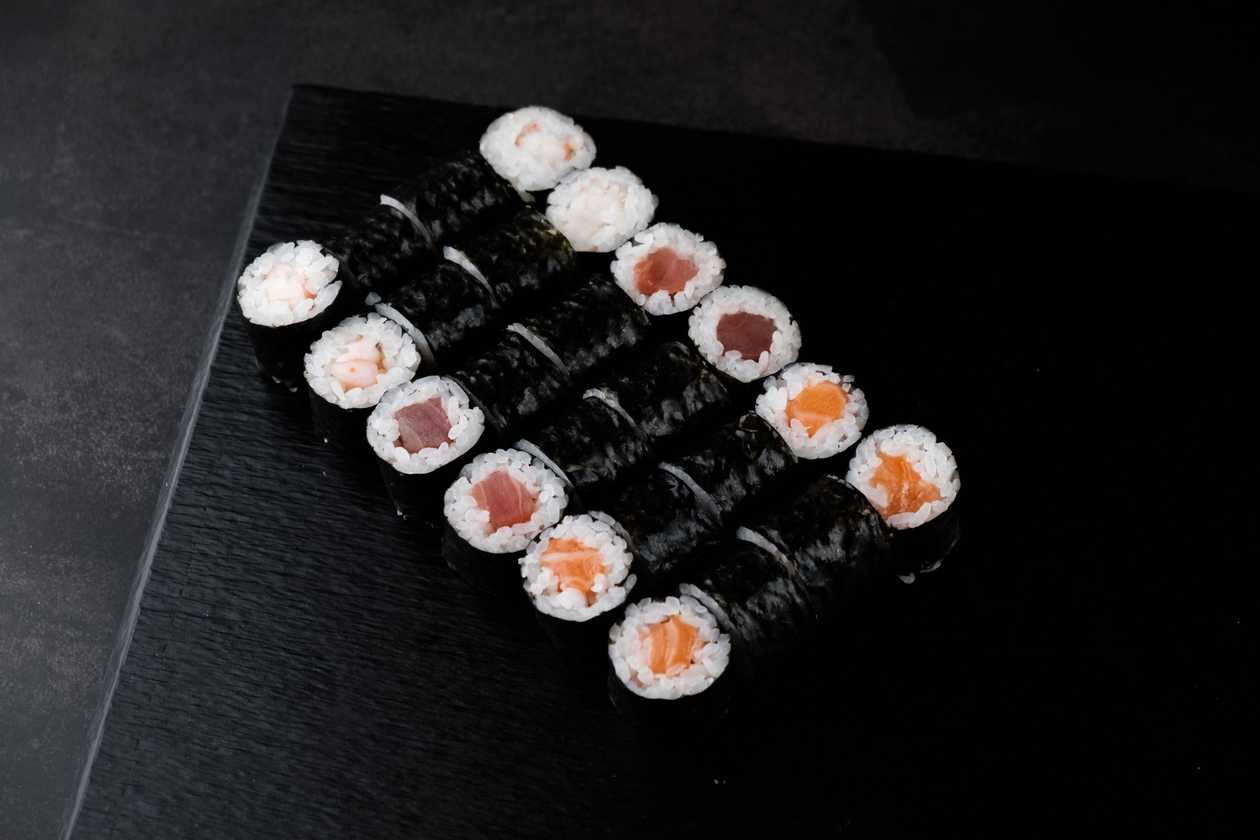 N1. Sushi Set (18 pcs)