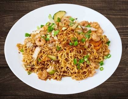 Noodle z krewetkami