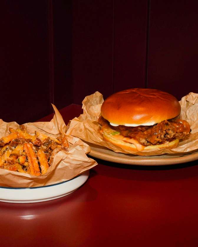 BUTTERMILK FRIED CHICKEN BURGER