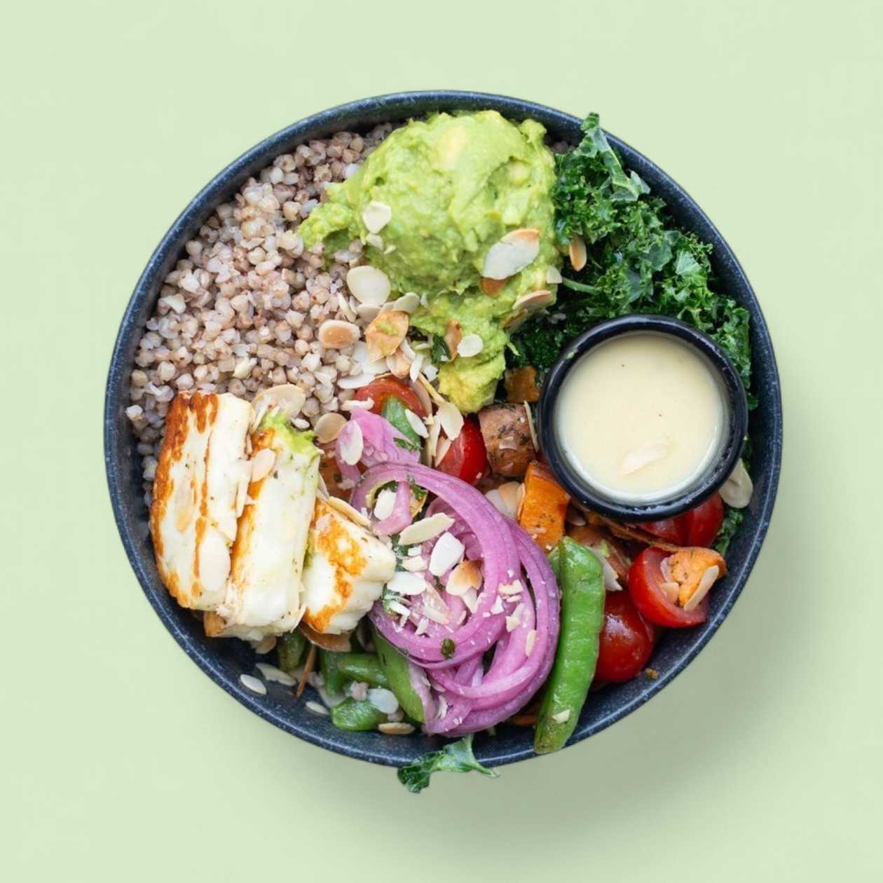 Grikių bowl su halloumi