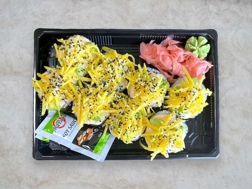 Mango Avocado Roll(6,10,11) - 8pcs