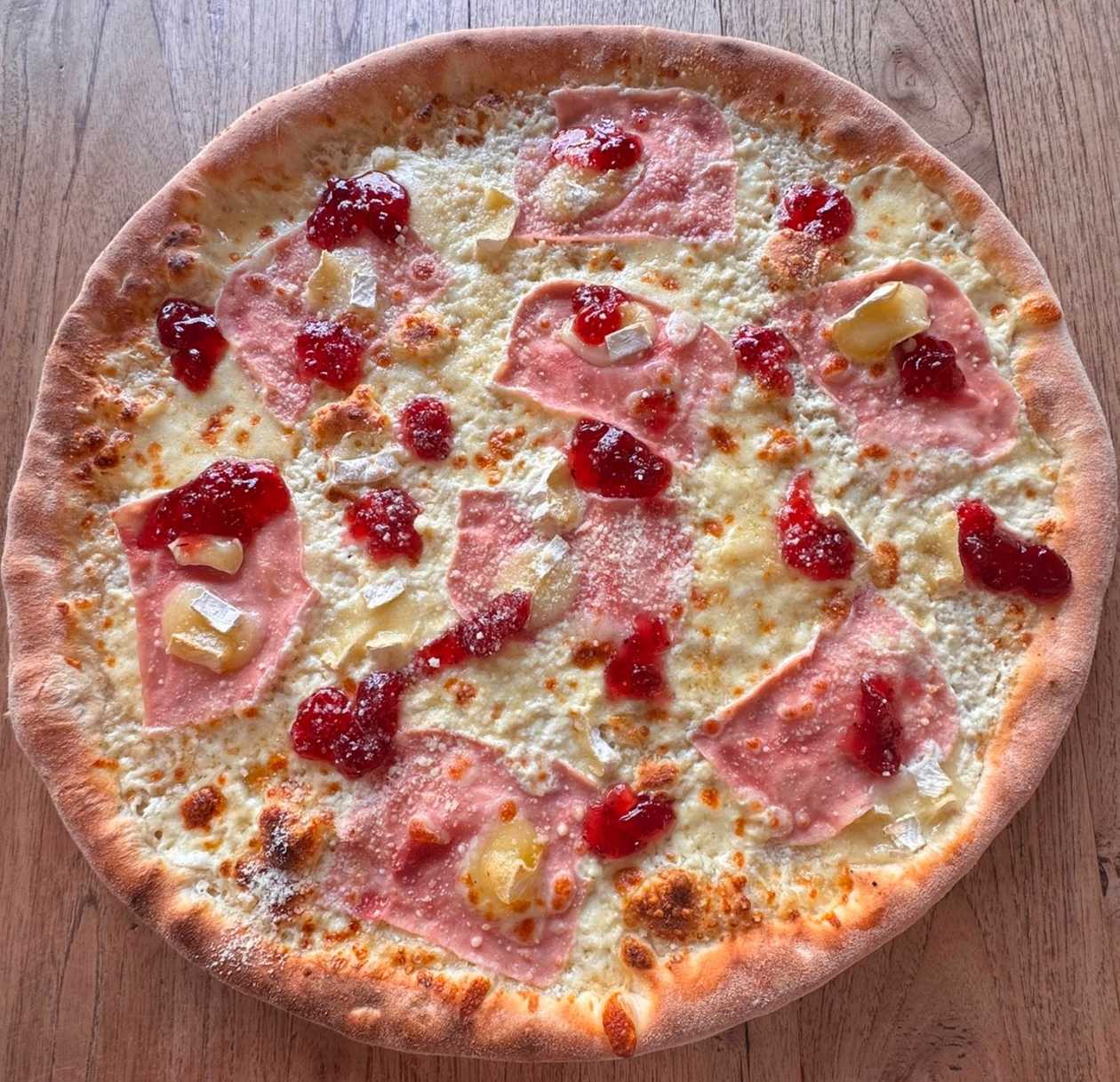 PIZZA Hermelínová s brusinkami