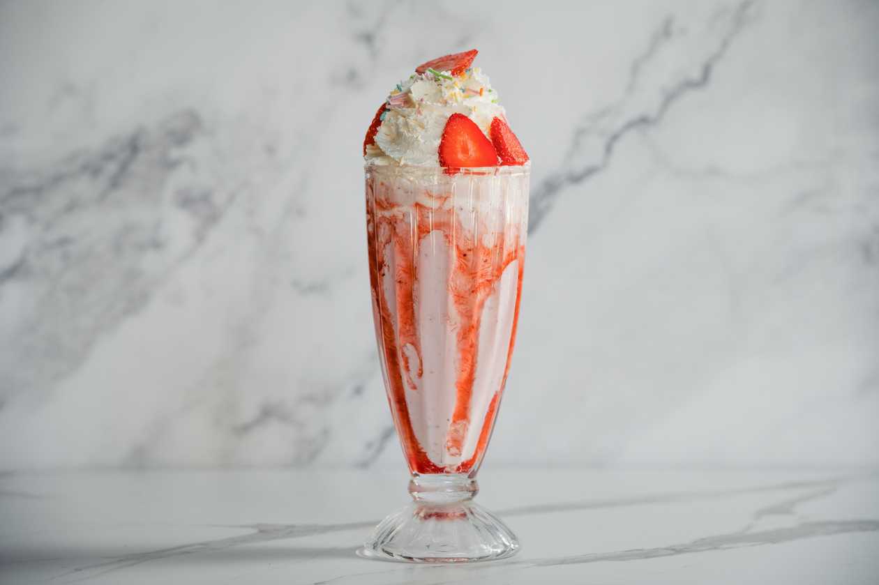 STRAWBERRY MILKSHAKE