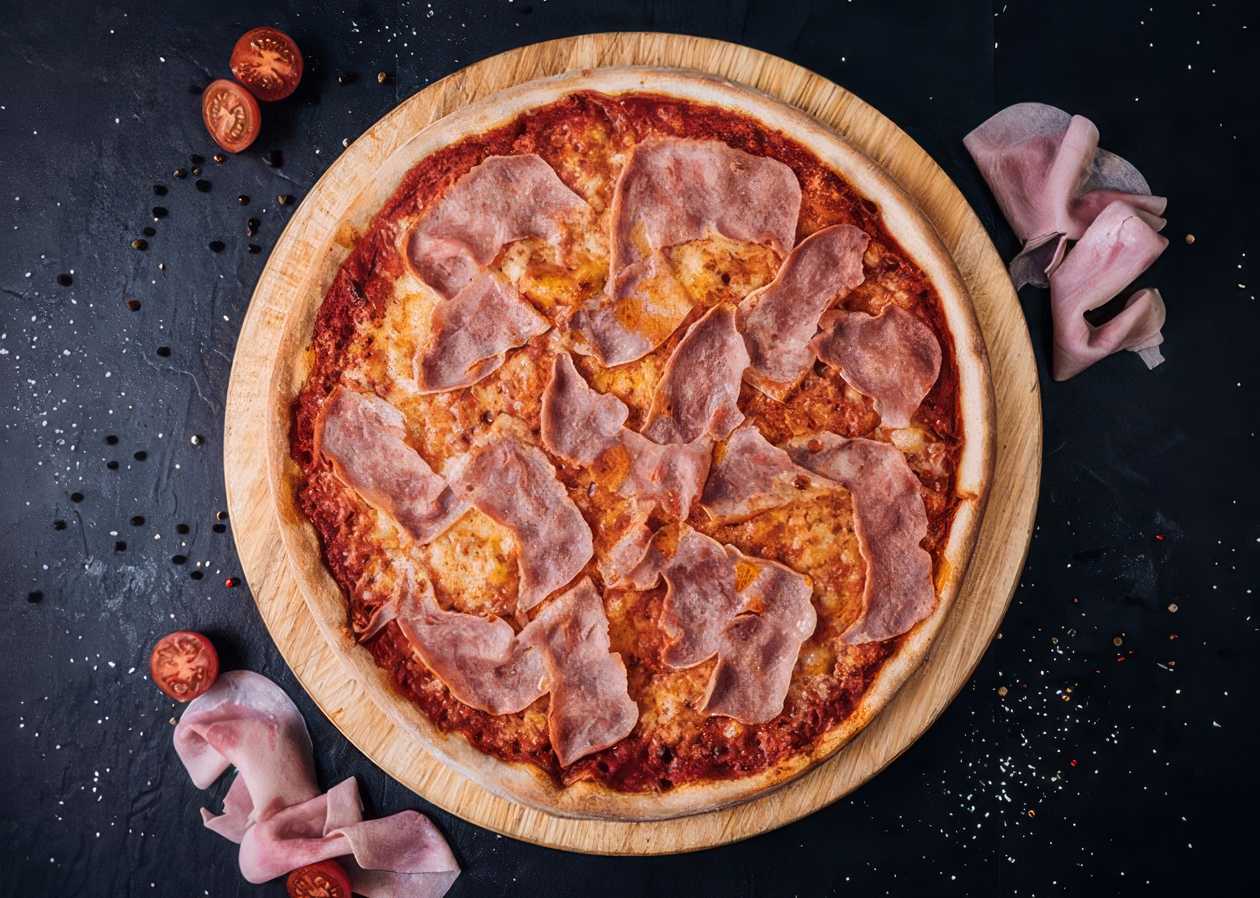 Gluten-free ham pizza