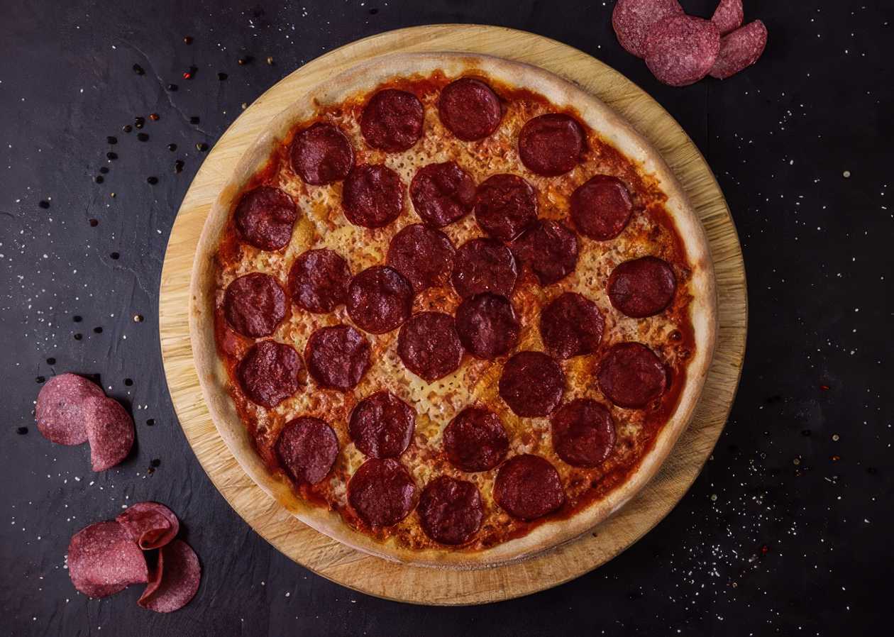 Gluten-free Salami Pizza