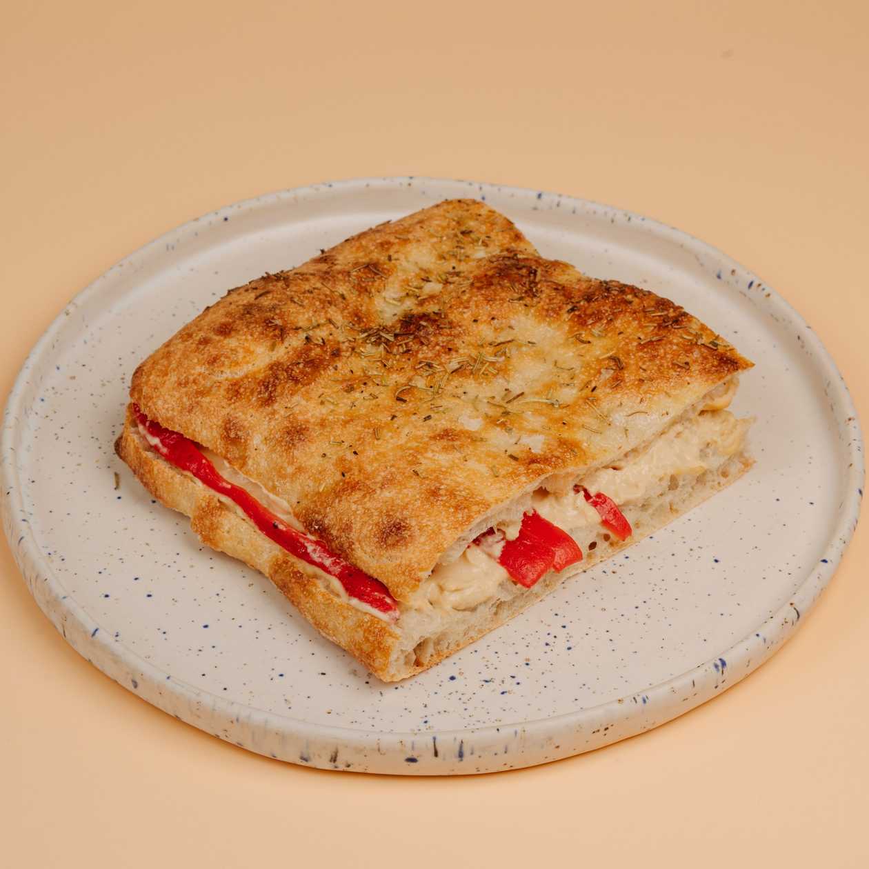 Sandwich Vegan cu Humus si Ardei Copt