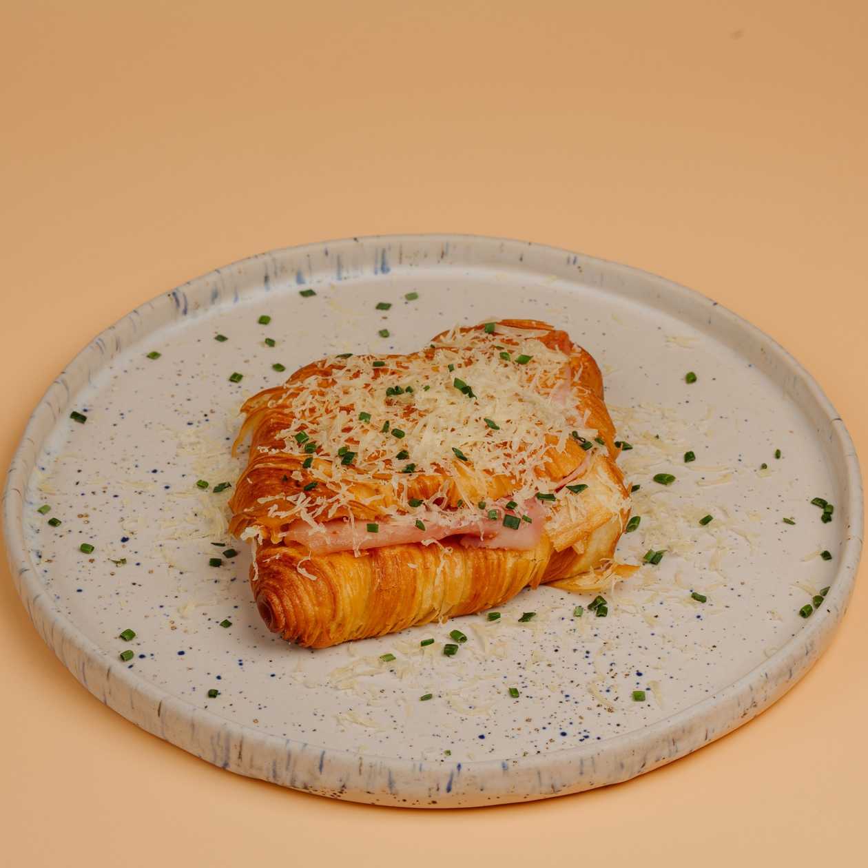 Croissant cu Cotto și Emmentaller