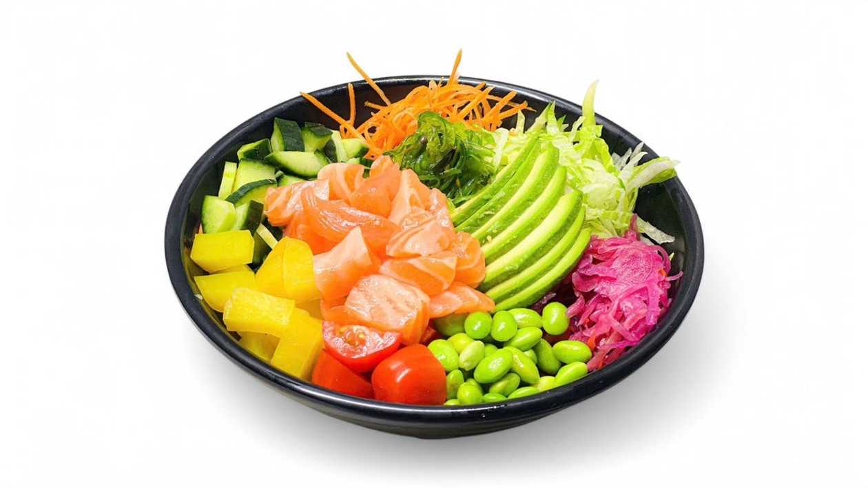 Lososový poke bowl z nabídky Sushi Viet