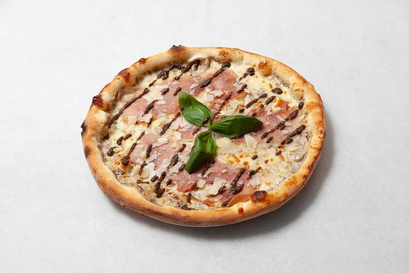 Pizza Tartufo e Prosciutto