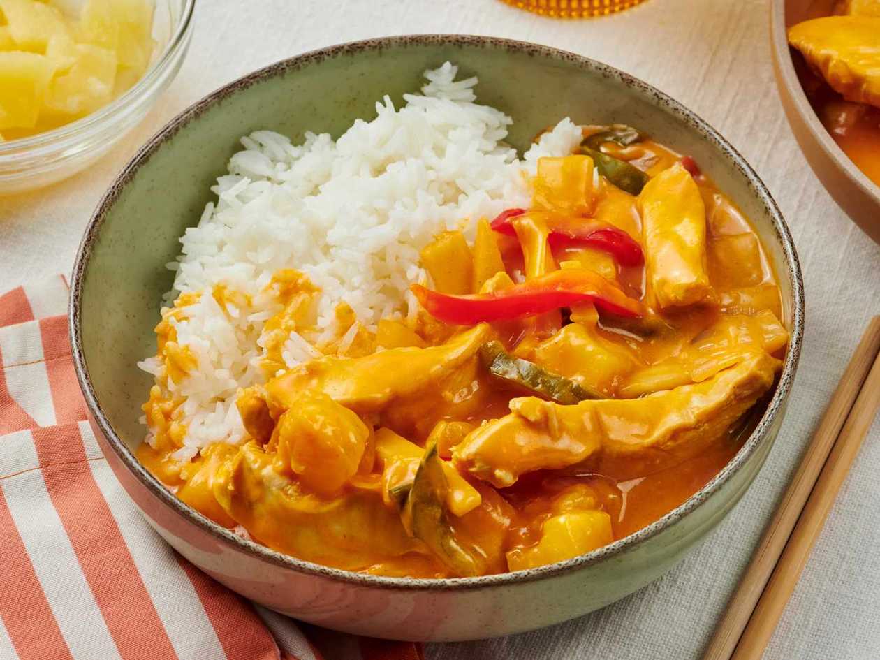 Chicken curry with pineapple and basmati rice