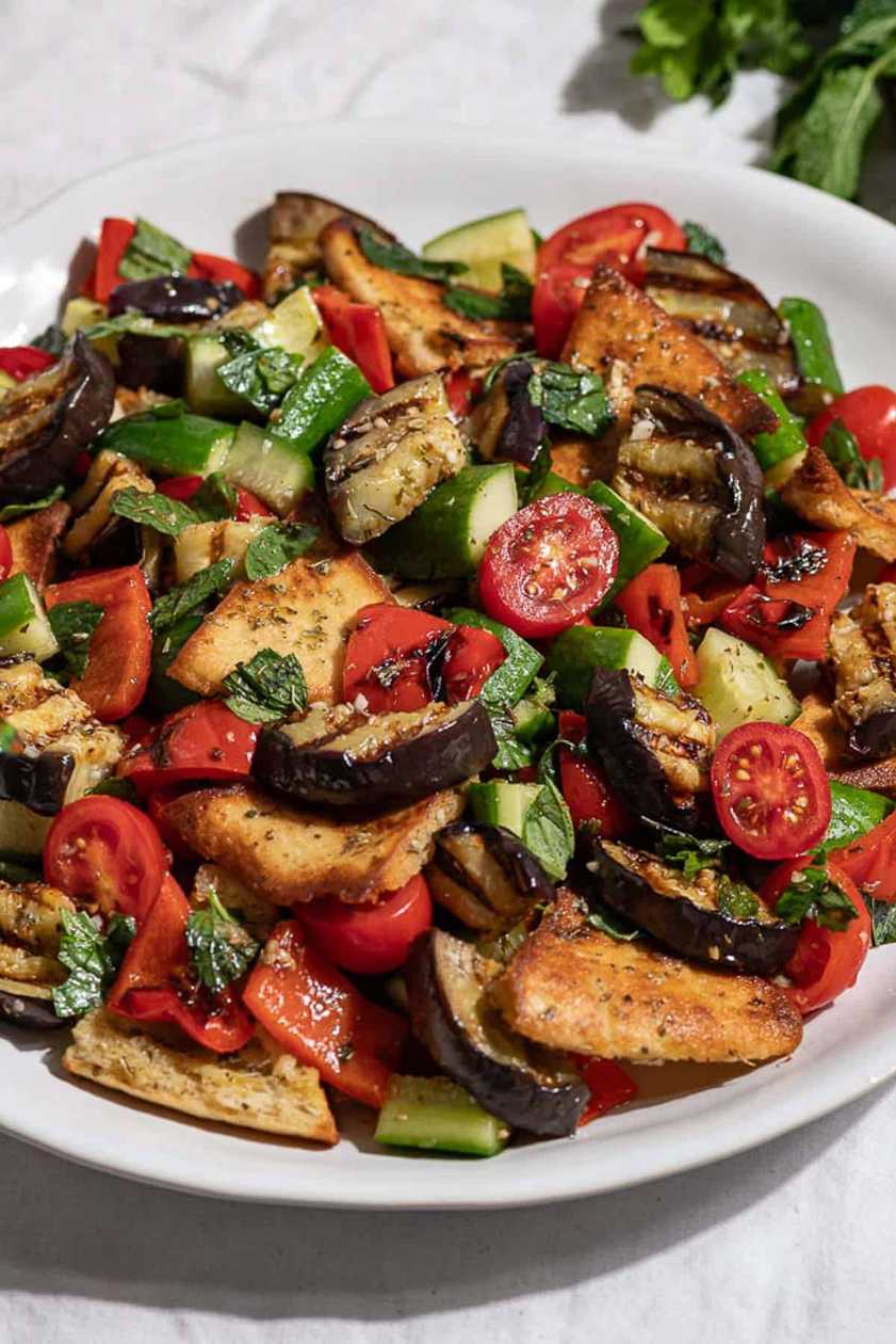 Salata de vinete proaspat coapte
