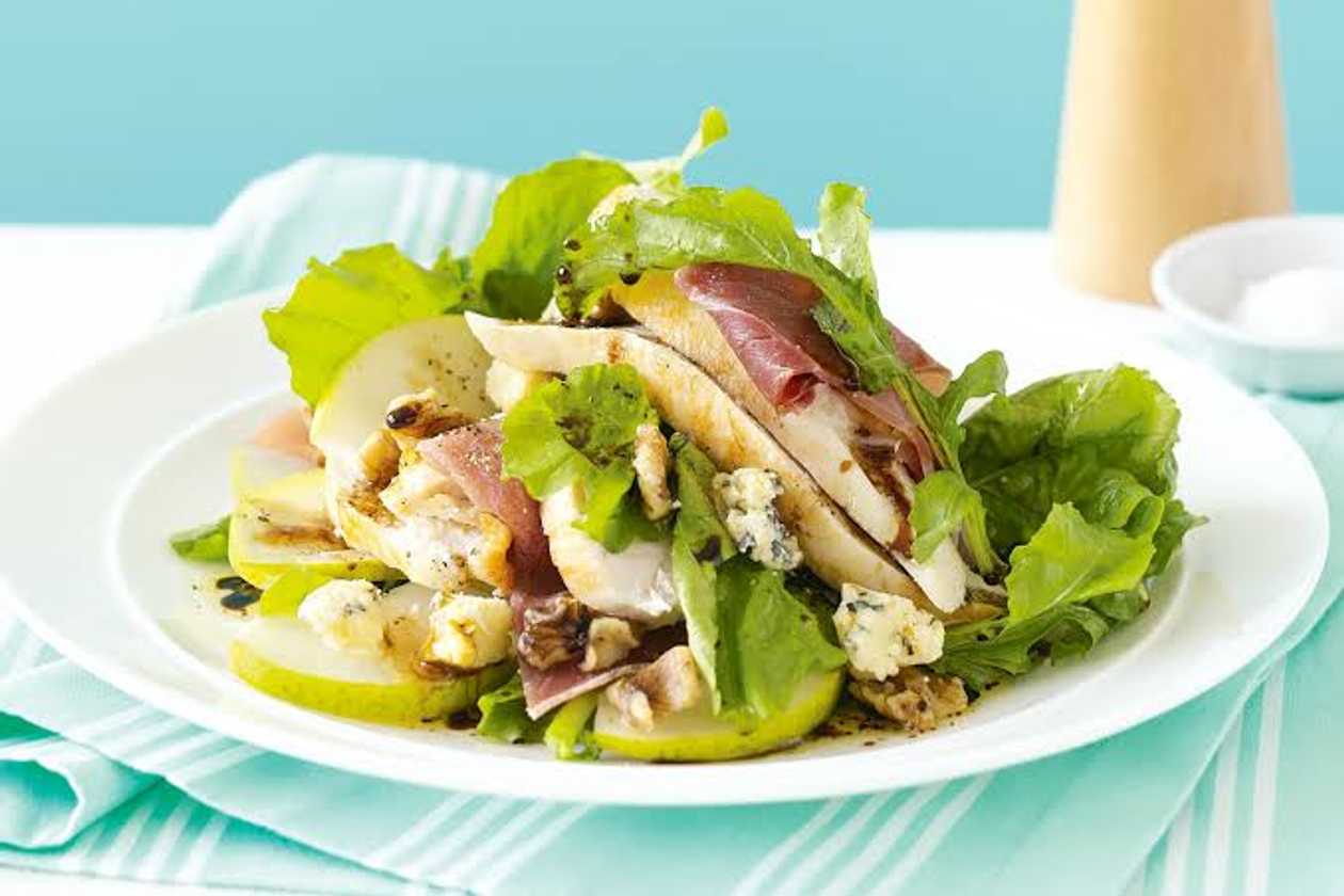 Salata cu pere si blue cheese