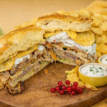 Meniu Panino Porchetta & Buratta -  (cu cartofi si sos chimichurri)