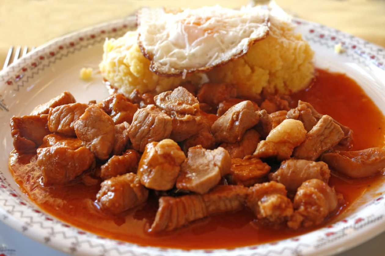 Tochitură Moldovenească