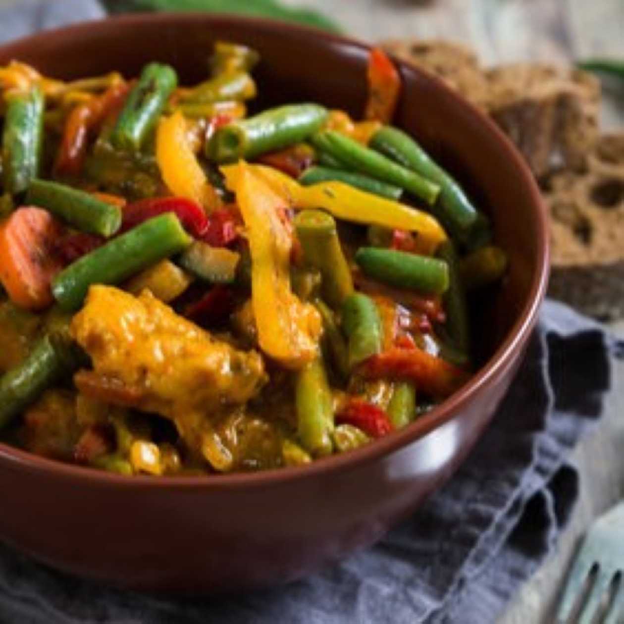 Mâncare de Fasole Verde cu Carne de Pui
