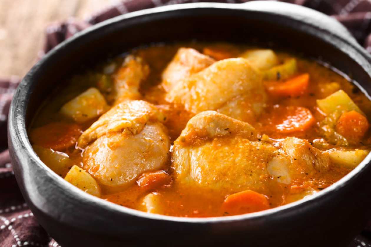 Mâncare de Cartofi cu Carne de Pui