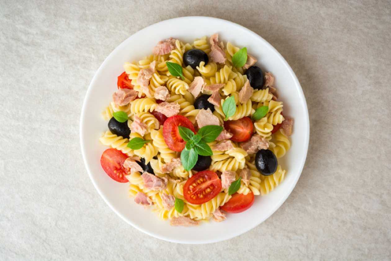 Salată de paste cu ton