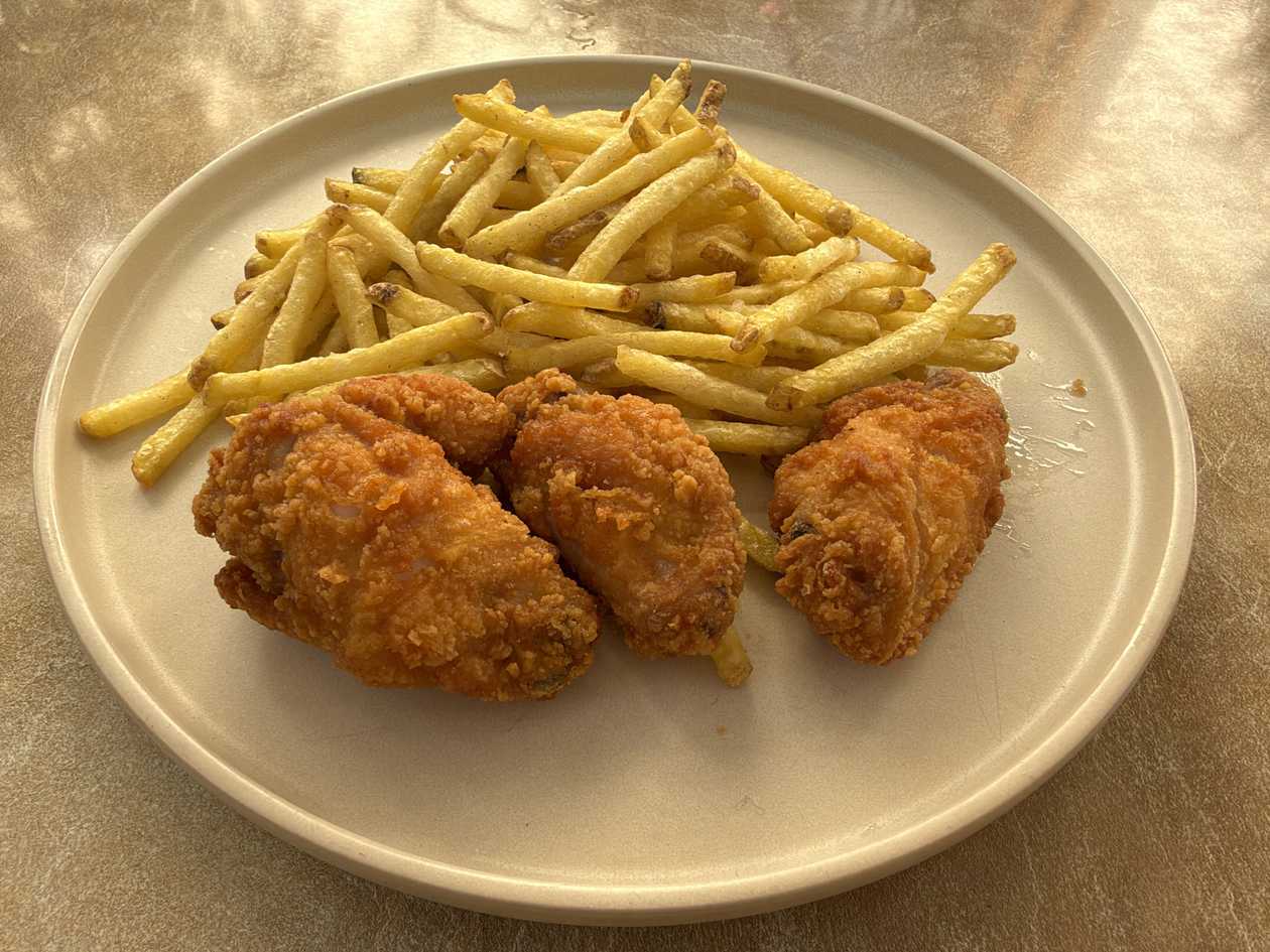 Crispy Wings with Dip and Fries