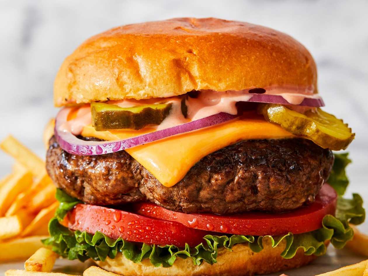 Bacon Burger, hranolky
