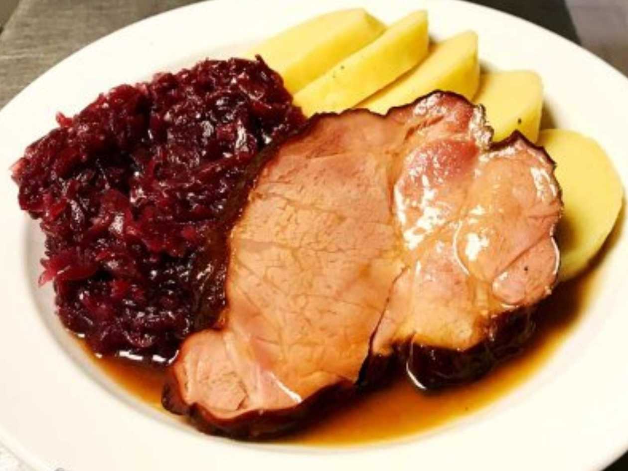 Uzená krkovice, červené zelí, bk