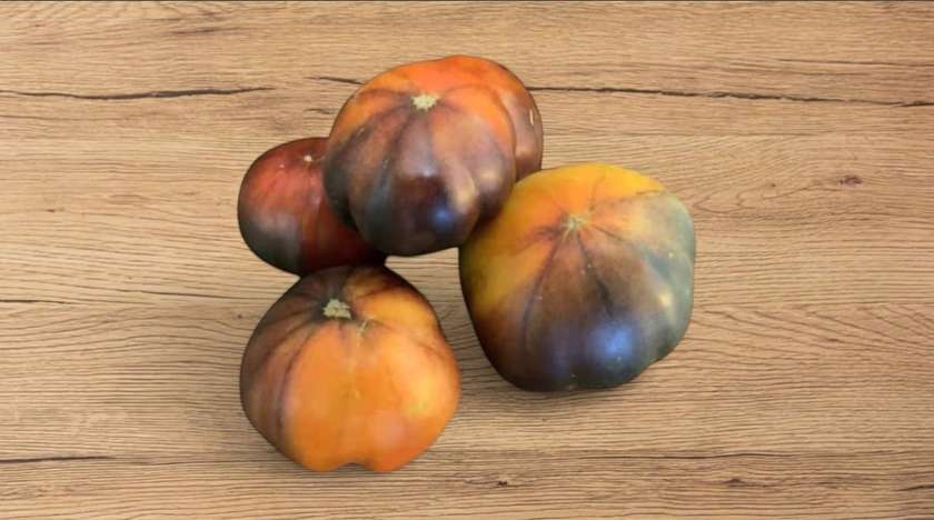 Black tomatoes