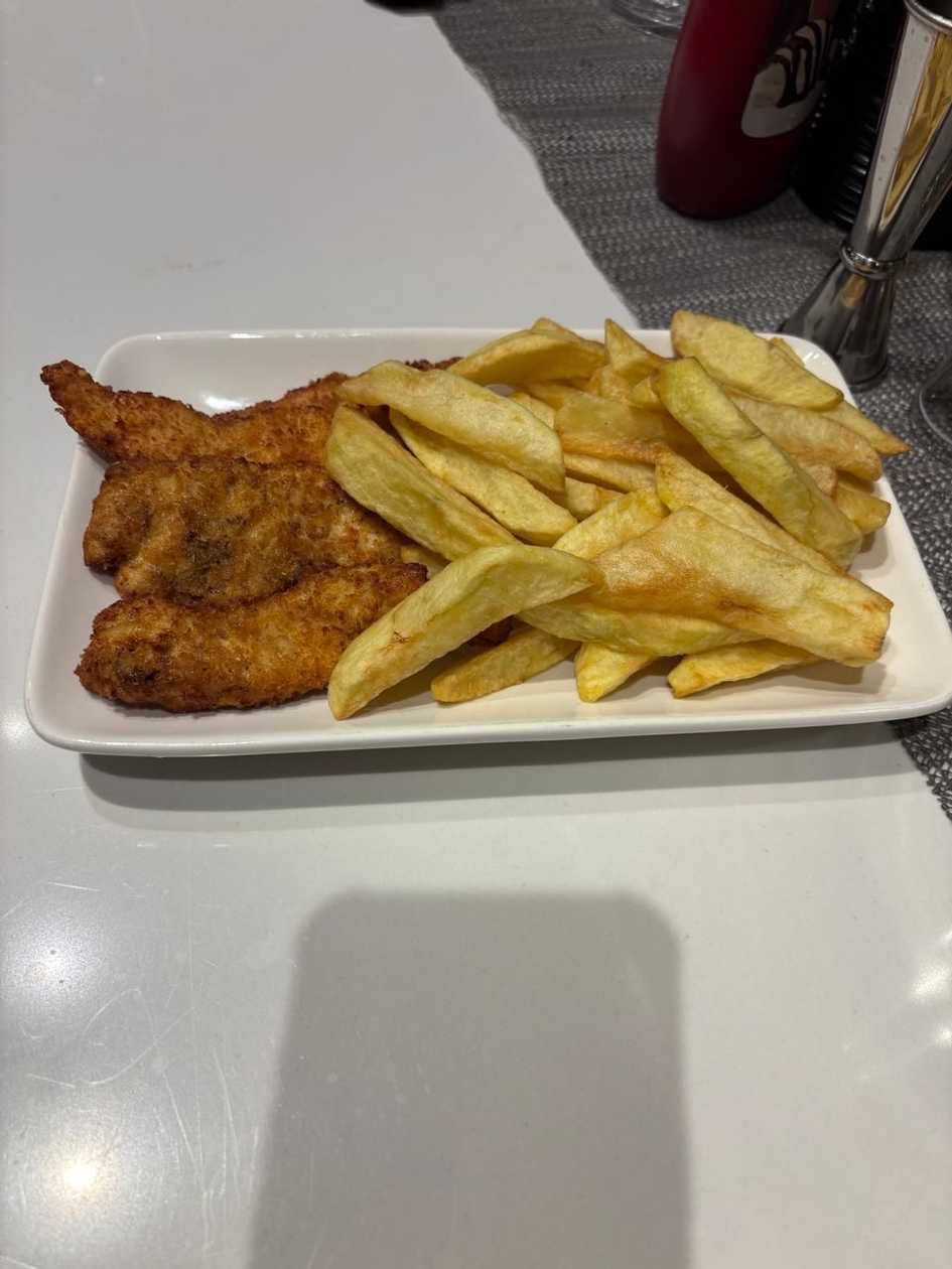 Chicken Nugget & Fries