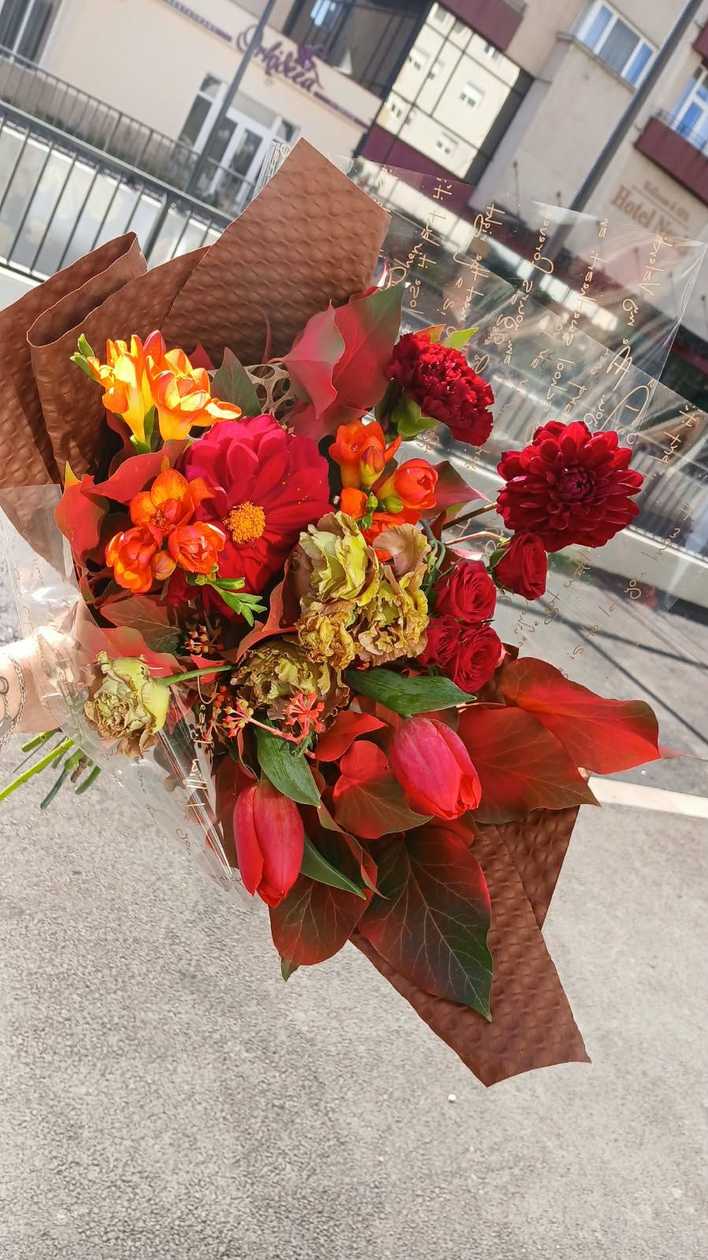 BUCHET DE TOAMNA CU FREZII