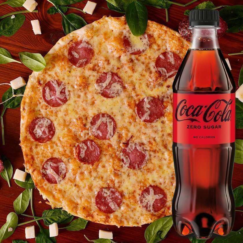 Saliami pica 32cm + 0,5l Coca - Cola
