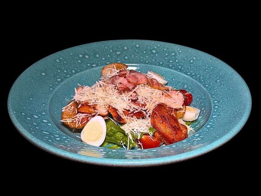 Caesar salad with chicken