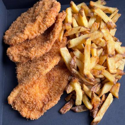 Home-Style Chicken Snitel cu Cartofi Prajiti Happy